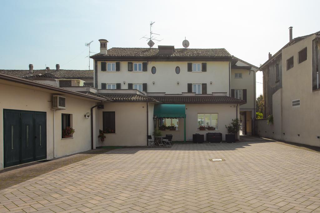 Hotel Gambara Exterior foto